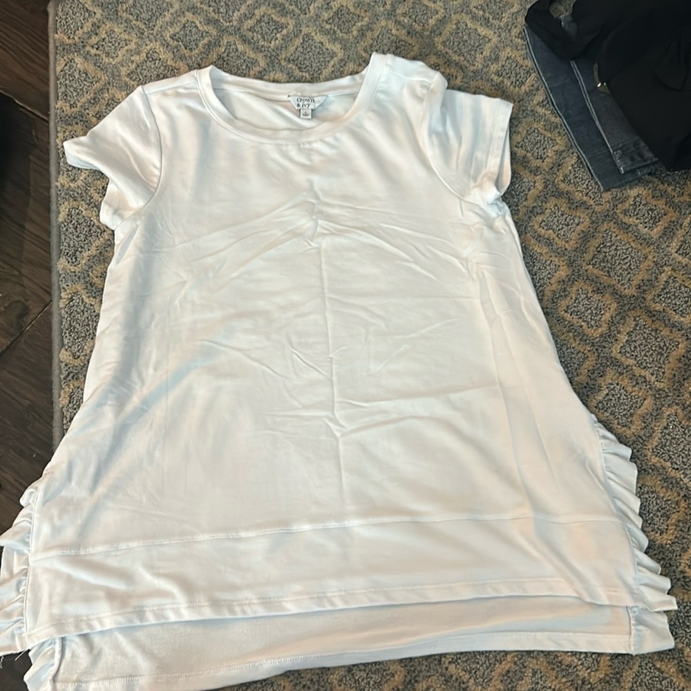 Crown &Ivy size small